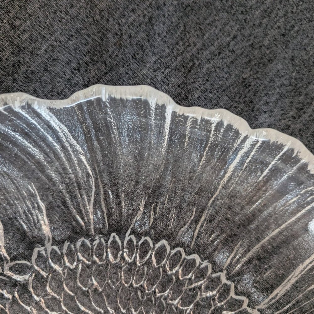 Kosta Boda "Lydia" Sunflower Pattern, 11.5" Glass Platter by Mats Jonasson - Picture 5 of 5